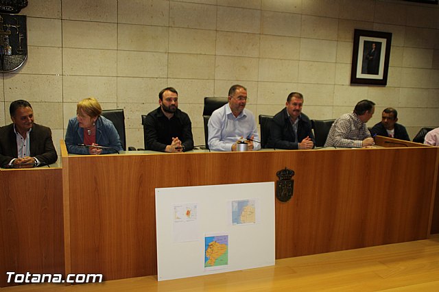 Ayuntamiento y Cabildo promueven una campaña de captacin de fondos y alimentos para los damnificados del terremoto de Ecuador - 21