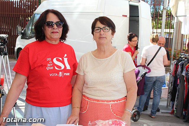 La candidata del PSOE-RM al Congreso de los Diputados, Mara Gonzlez Veracruz y miembros el PSOE local y regional visitan el mercadillo de Totana - 1