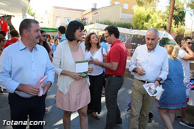 La candidata del PSOE-RM al Congreso de los Diputados, Mara Gonzlez Veracruz y miembros el PSOE local y regional visitan el mercadillo de Totana - 4