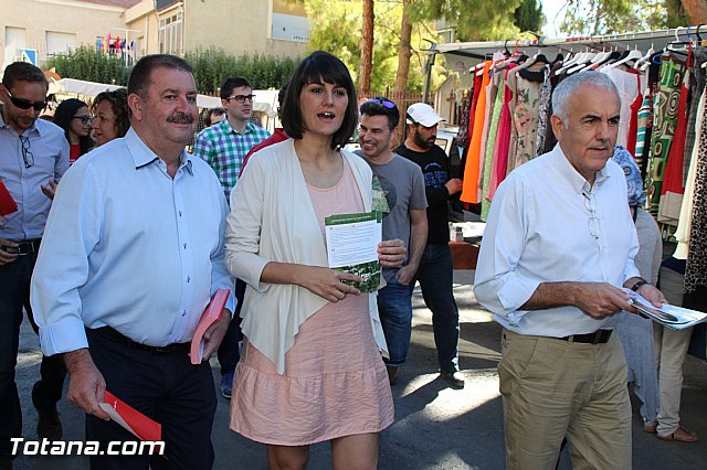 La candidata del PSOE-RM al Congreso de los Diputados, Mara Gonzlez Veracruz y miembros el PSOE local y regional visitan el mercadillo de Totana - 8