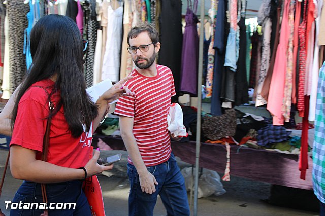 La candidata del PSOE-RM al Congreso de los Diputados, Mara Gonzlez Veracruz y miembros el PSOE local y regional visitan el mercadillo de Totana - 9