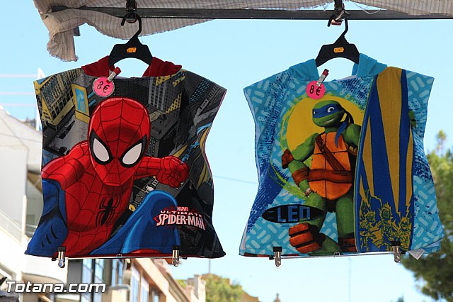 La candidata del PSOE-RM al Congreso de los Diputados, Mara Gonzlez Veracruz y miembros el PSOE local y regional visitan el mercadillo de Totana - 13