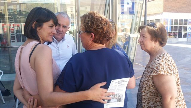 La candidata del PSOE-RM al Congreso de los Diputados, Mara Gonzlez Veracruz y miembros el PSOE local y regional visitan el mercadillo de Totana - 18