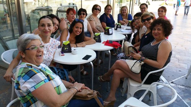 La candidata del PSOE-RM al Congreso de los Diputados, Mara Gonzlez Veracruz y miembros el PSOE local y regional visitan el mercadillo de Totana - 21