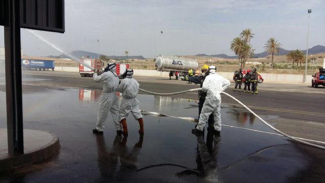 Servicios de emergencias municipales participan en el operativo de coordinacin con la simulacin de un accidente qumico - 1