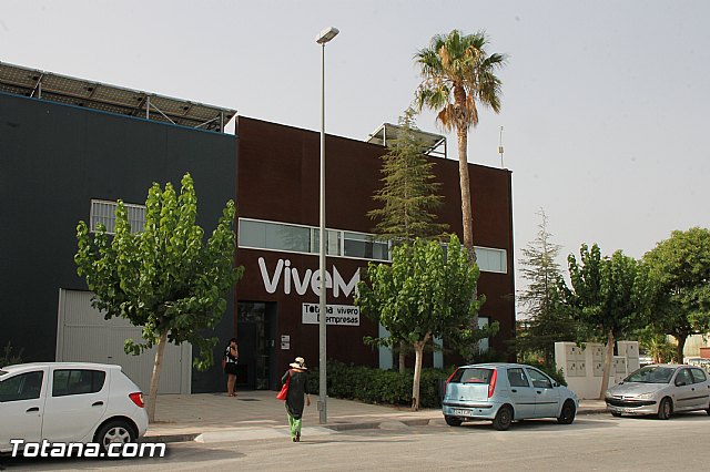 El Ayuntamiento suscribe el cuarto contrato con empresarios para que se instalen en las dependencias del nuevo Vivero de Empresas de Totana 