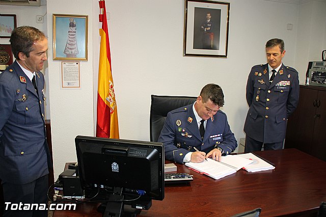 El Comandante del Cuerpo General del Ejrcito del Aire Juan Carlos Giz toma posesin de la Jefatura del Escuadrn del EVA 13 - 34