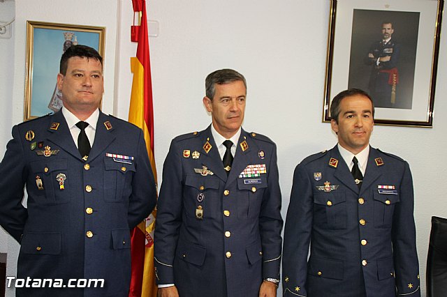 El Comandante del Cuerpo General del Ejrcito del Aire Juan Carlos Giz toma posesin de la Jefatura del Escuadrn del EVA 13 - 39