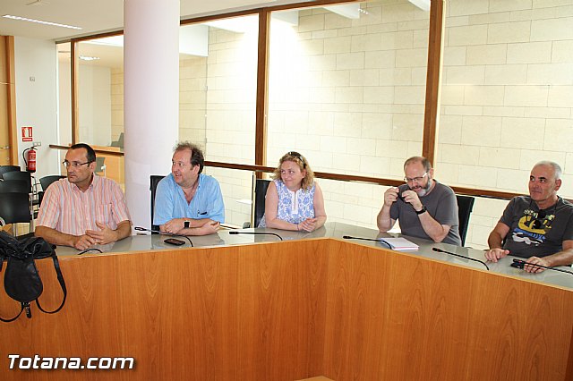 El alcalde compareci ante los medios para dar respuesta a la rueda de prensa de la Cebag - 4