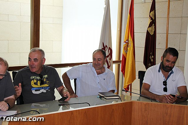 El alcalde compareci ante los medios para dar respuesta a la rueda de prensa de la Cebag - 5