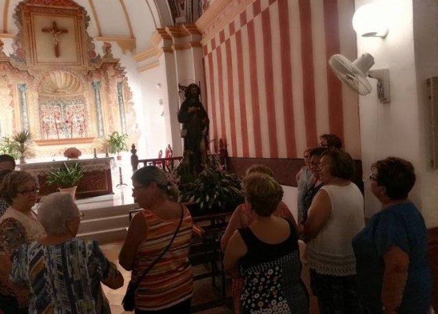 Vecinos y amigos del barrio de San Roque se junta en convivencia para celebrar el da de su patrn - 1