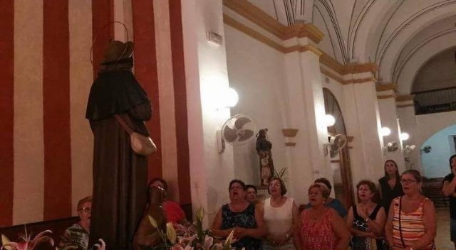 Vecinos y amigos del barrio de San Roque se junta en convivencia para celebrar el da de su patrn - 2