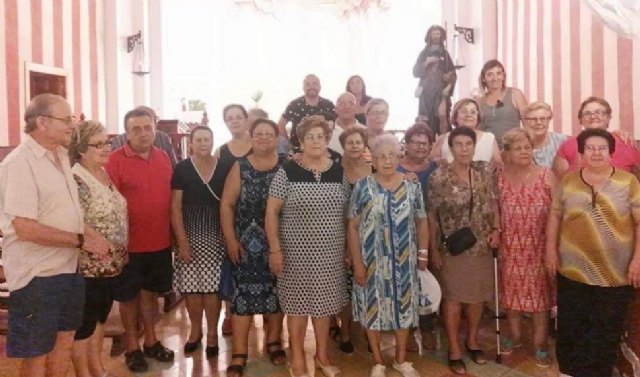 Vecinos y amigos del barrio de San Roque se junta en convivencia para celebrar el da de su patrn - 3