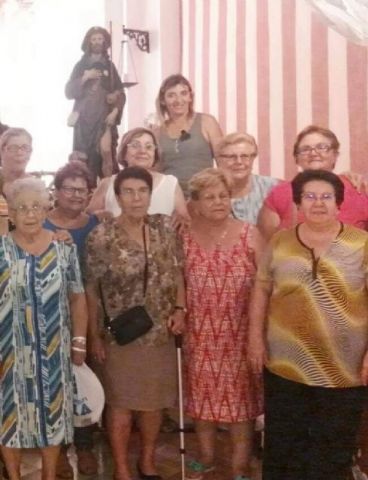 Vecinos y amigos del barrio de San Roque se junta en convivencia para celebrar el da de su patrn - 4