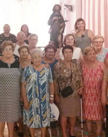 Vecinos y amigos del barrio de San Roque se junta en convivencia para celebrar el da de su patrn - 5