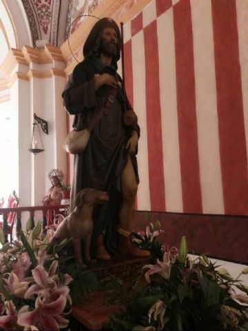 Vecinos y amigos del barrio de San Roque se junta en convivencia para celebrar el da de su patrn - 6