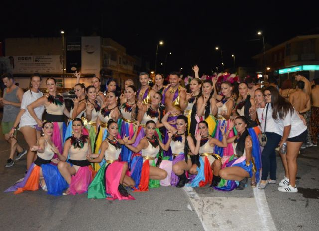Desfile de carrozas y comparsas de las fiestas 2016 - 1