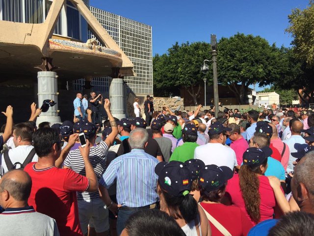 El alcalde de Totana con los agricultores murcianos ante la Asamblea Regional en Cartagena - 10