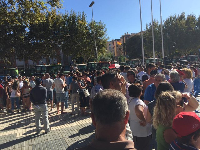 El alcalde de Totana con los agricultores murcianos ante la Asamblea Regional en Cartagena - 9