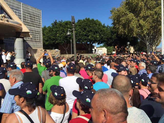 El alcalde de Totana con los agricultores murcianos ante la Asamblea Regional en Cartagena - 12