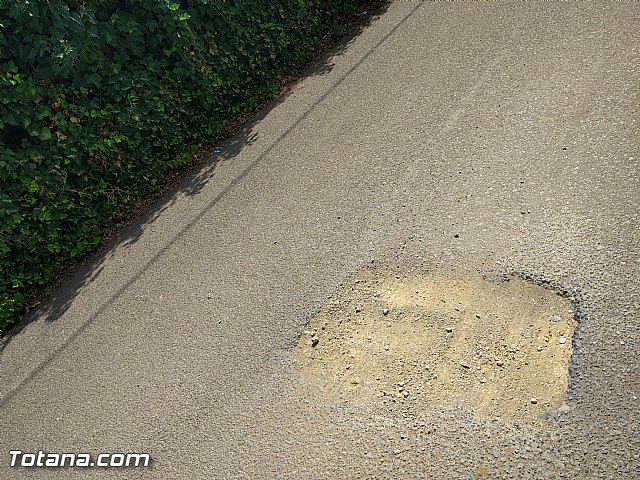 Comienza el plan de choque para parchear los caminos rurales con ms necesidades del municipio - 1