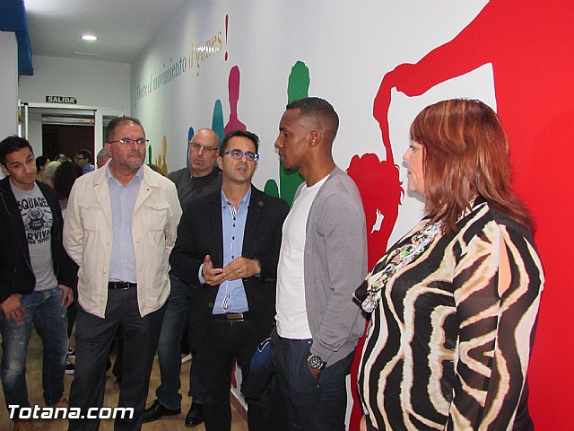 Perea, exjugador del Atltico de Madrid, visit la sede de Dgenes y AELIP - 4