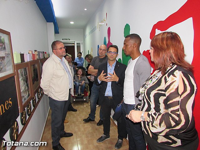Perea, exjugador del Atltico de Madrid, visit la sede de Dgenes y AELIP - 5