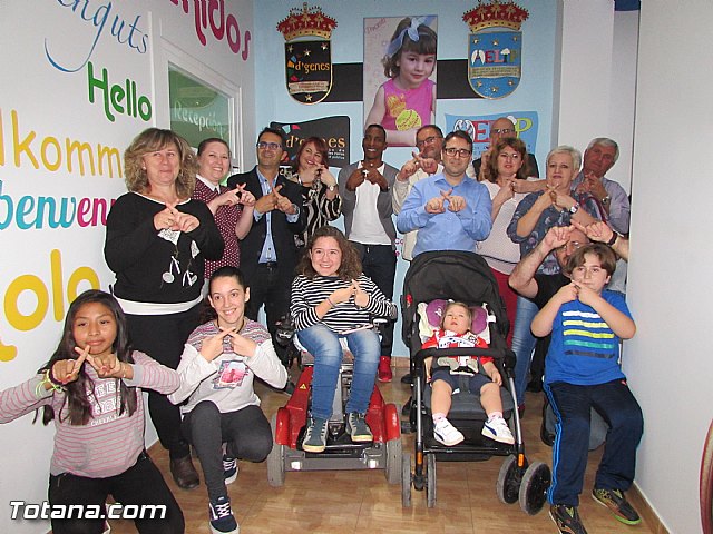 Perea, exjugador del Atltico de Madrid, visit la sede de Dgenes y AELIP - 7