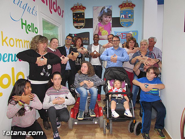 Perea, exjugador del Atltico de Madrid, visit la sede de Dgenes y AELIP - 8