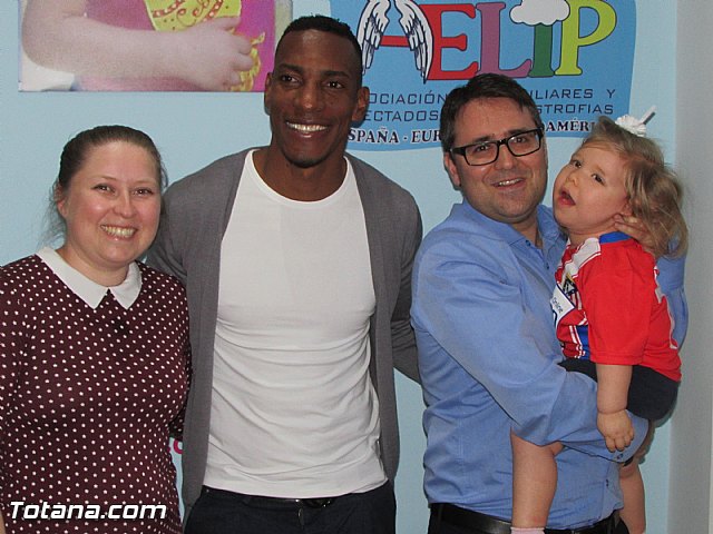 Perea, exjugador del Atltico de Madrid, visit la sede de Dgenes y AELIP - 13