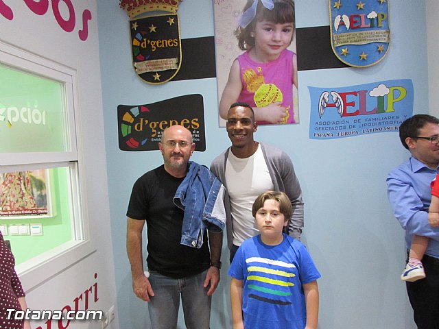 Perea, exjugador del Atltico de Madrid, visit la sede de Dgenes y AELIP - 14