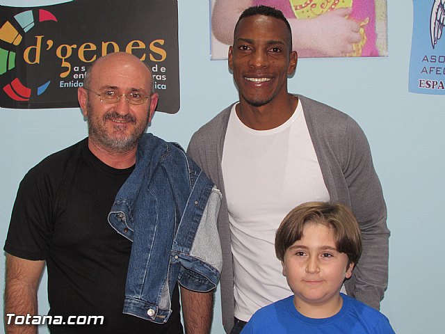 Perea, exjugador del Atltico de Madrid, visit la sede de Dgenes y AELIP - 15