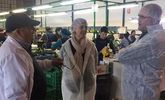 Autoridades municipales visitan la sociedad de comercializacin de frutas y hortalizas Horfrusa, SL