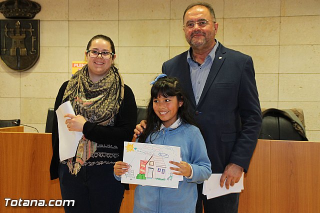 Entregan los premios del XIV Concurso de Dibujo sobre los Derechos del Niño - 1