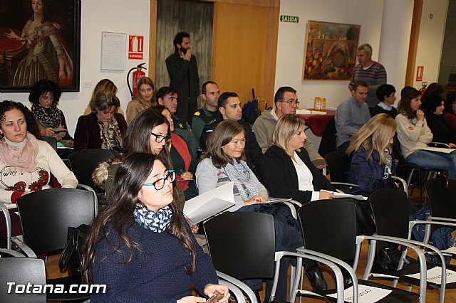 Profesionales implicados en la lucha contra la violencia de gnero se renen en Totana - 4
