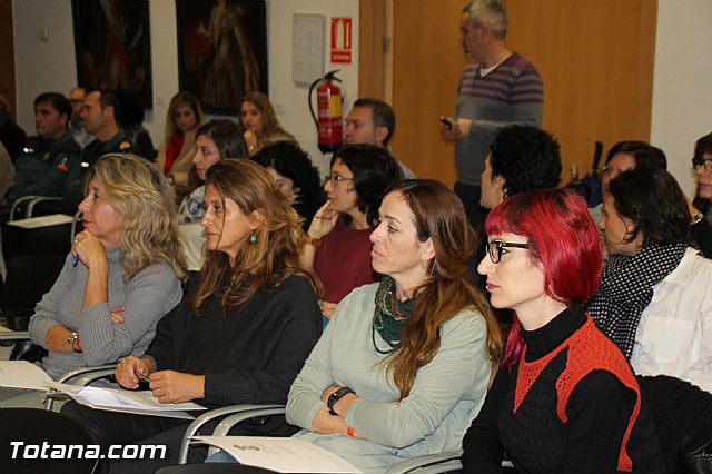Profesionales implicados en la lucha contra la violencia de gnero se renen en Totana - 10