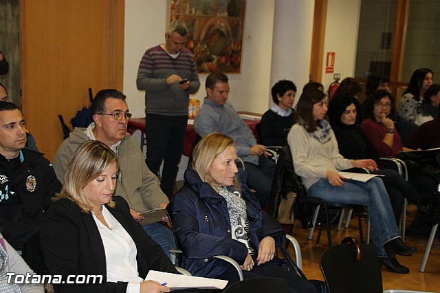 Profesionales implicados en la lucha contra la violencia de gnero se renen en Totana - 6