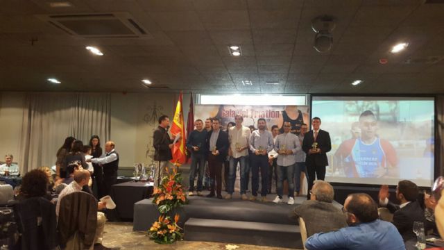 Noem Caja y Thomas Bonsack, del Club Totana Triathlon, premiados en la Gala de Triatlon Regin de Murcia - 2