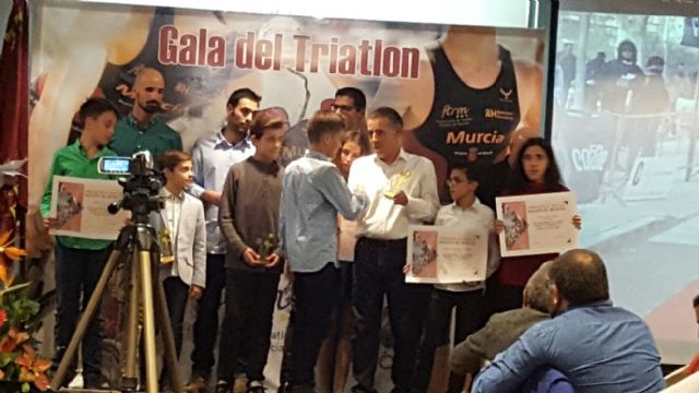 Noem Caja y Thomas Bonsack, del Club Totana Triathlon, premiados en la Gala de Triatlon Regin de Murcia - 5