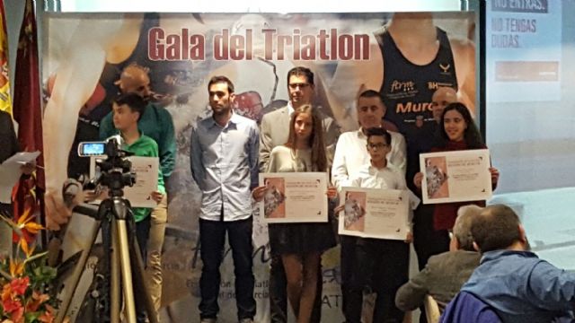 Noem Caja y Thomas Bonsack, del Club Totana Triathlon, premiados en la Gala de Triatlon Regin de Murcia - 6