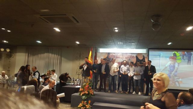 Noem Caja y Thomas Bonsack, del Club Totana Triathlon, premiados en la Gala de Triatlon Regin de Murcia - 7