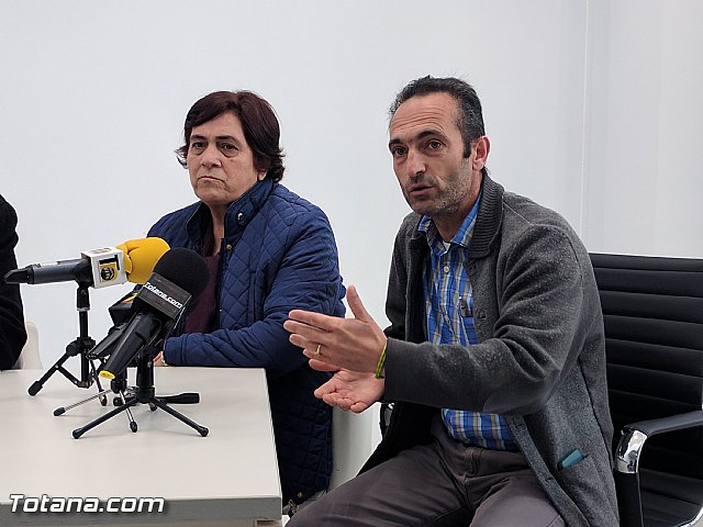 El Ayuntamiento suscribe dos nuevos contratos con empresarios para que se instalen en las dependencias del Vivero de Empresas de Totana 