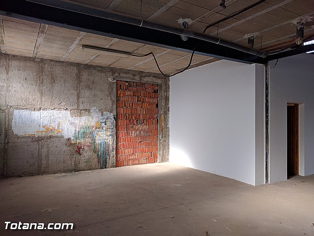 El Ayuntamiento suscribe dos nuevos contratos con empresarios para que se instalen en las dependencias del Vivero de Empresas de Totana 