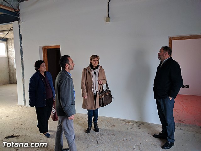 El Ayuntamiento suscribe dos nuevos contratos con empresarios para que se instalen en las dependencias del Vivero de Empresas de Totana 