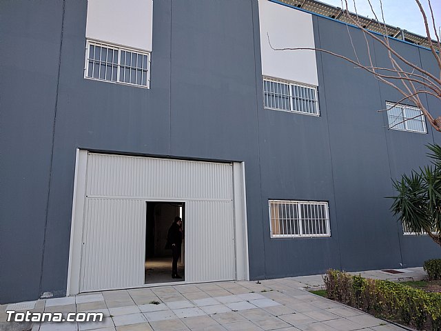 El Ayuntamiento suscribe dos nuevos contratos con empresarios para que se instalen en las dependencias del Vivero de Empresas de Totana 