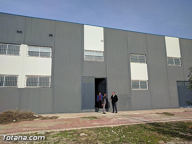 El Ayuntamiento suscribe dos nuevos contratos con empresarios para que se instalen en las dependencias del Vivero de Empresas de Totana 