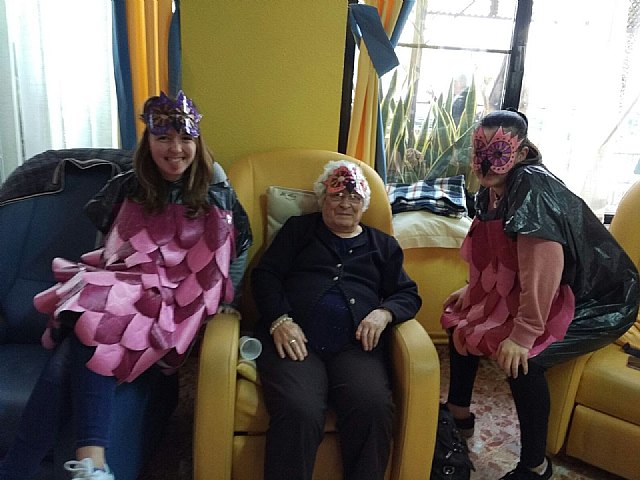 Alumnado del Prado Mayor compartieron el carnaval con los abuelos y abuelas de la Residencia 