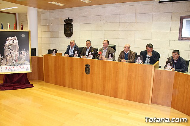 El Ayuntamiento edita un programa de mano con los actos y procesiones de la Semana Santa del 2017 - 1