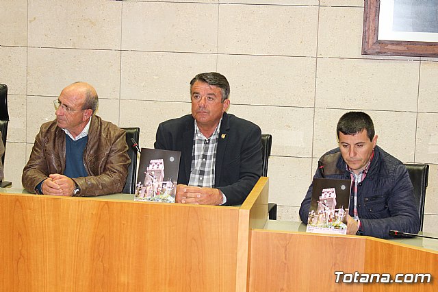 El Ayuntamiento edita un programa de mano con los actos y procesiones de la Semana Santa del 2017 - 3