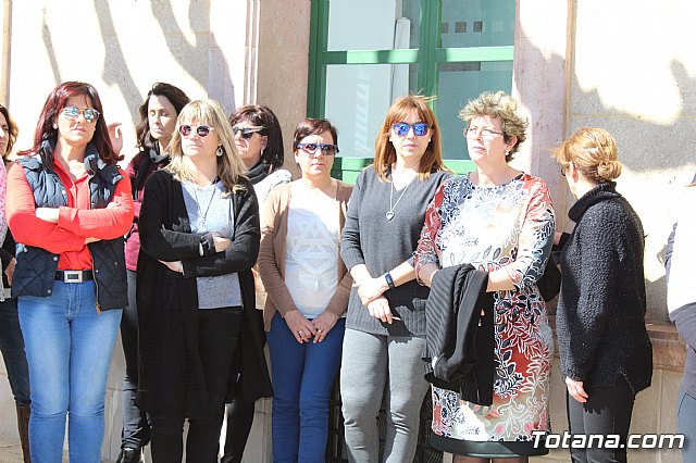 El Ayuntamiento se suma al paro simblico para protestar por el paro femenino y en solidaridad con las mujeres que sufren violencia de gnero - 7